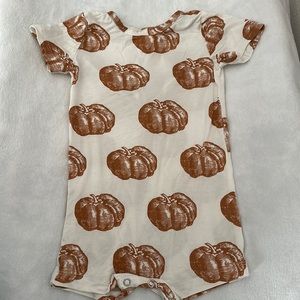 Kate Quinn Pumpkin short sleeve shortie